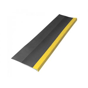 Grada Estriada Negra Amarilla 1200 x 300mm | Espesor 3mm