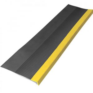 Grada Estriada Negra Amarilla 1500 x 300 mm | Espesor 3mm